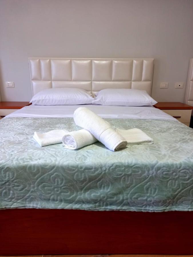 Ryan'S Hotel Shengjin Exterior photo